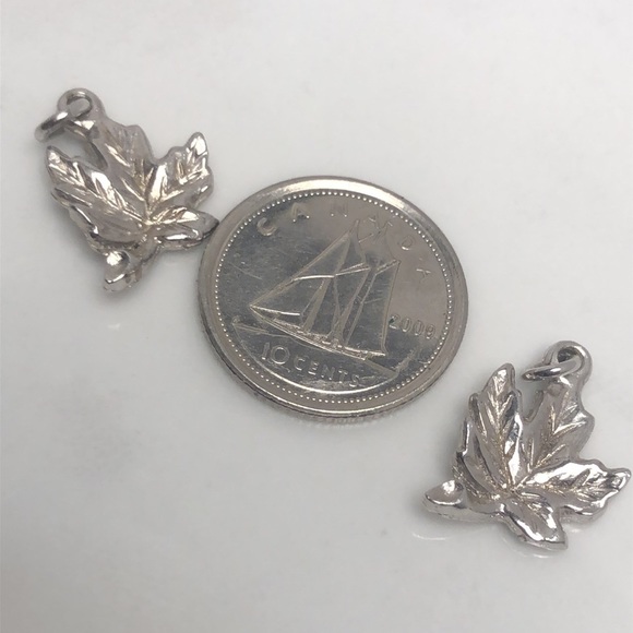 Maple leaf sterling silver vintage pendant bracelet charm - Picture 3 of 3